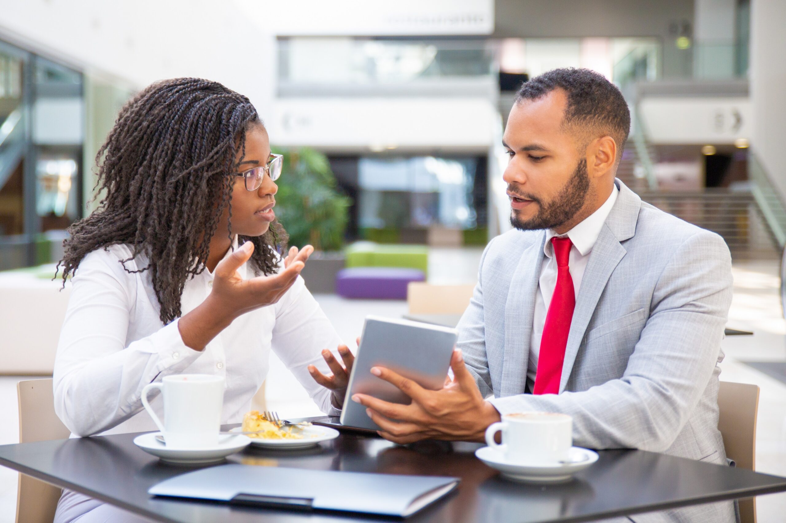 HR Expert Lists Nine Mistakes That Undermine Credibility in the Workplace